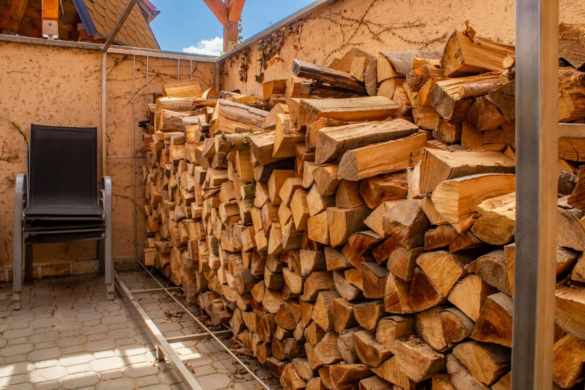 Drevo, grilovacie náradie, kotlík