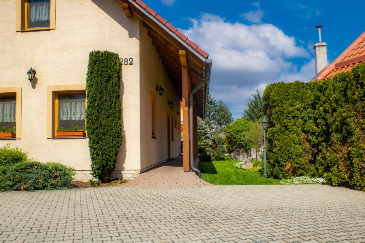 Pohľad na záhradu objektu